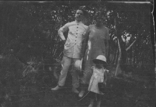 Jacques Oulès, his wife and their daughter Jacqueline (Kindia - Guinée)